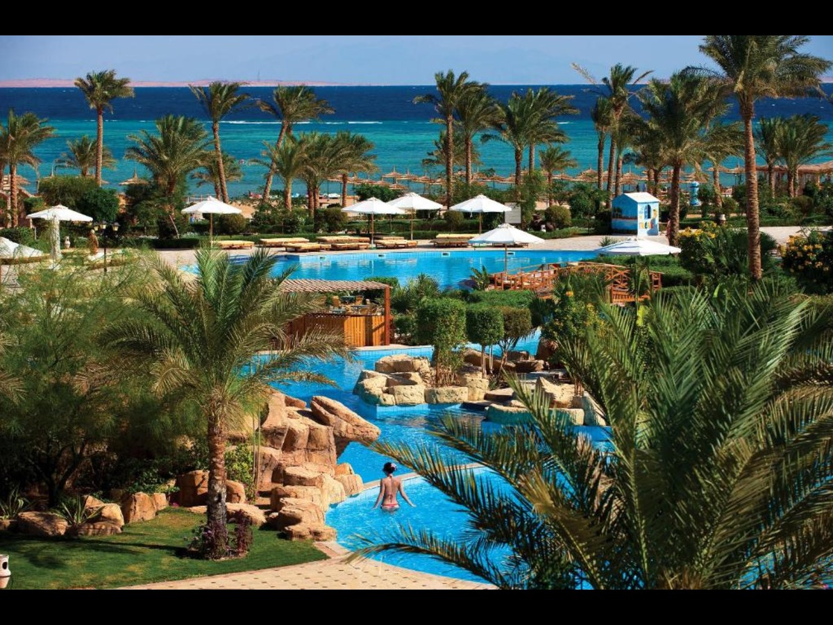 Book Amwaj Oyoun Resort & Casino - Plus Holiday
